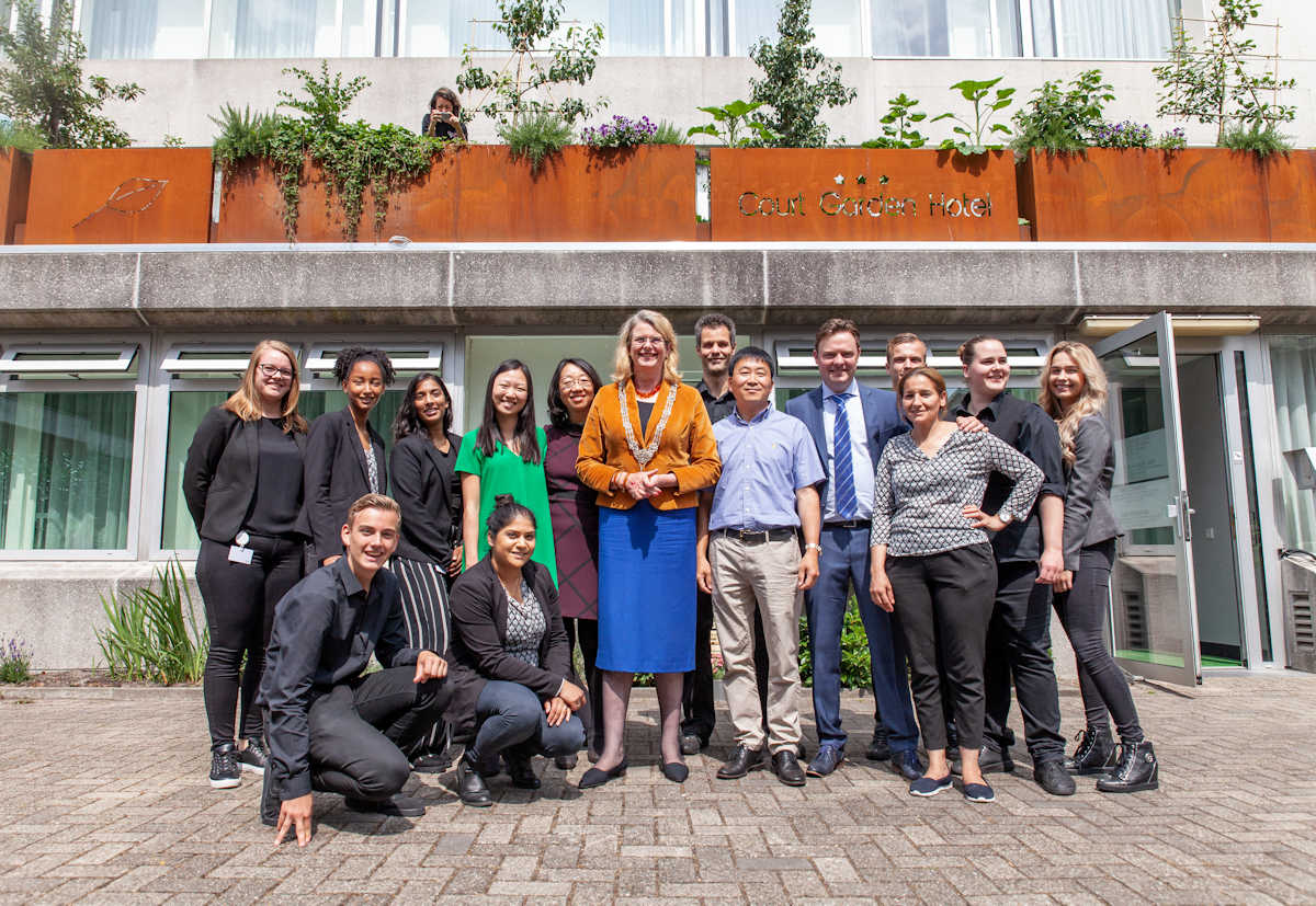 Opening green roof - mayor Pauline Krikke and team Court Garden